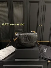 サンローランバッグ Yves Saint Laurent 2025新作 さまようバッグ