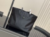 プラダバッグ PRADA 2025新作 クラシックショッピングバッグ