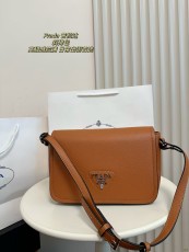 プラダバッグ PRADA 2025新作 クロスボディバッグ