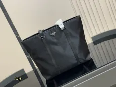 プラダバッグ PRADA 2025新作 クラシックショッピングバッグ