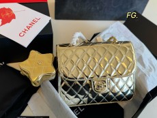 シャネルバッグ CHANEL 2025新作 パテントレザーのスターバックパック