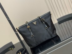 プラダバッグ PRADA 2025新作 クラシックショッピングバッグ