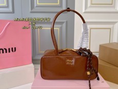 ミュウミュウバッグ Miu Miu 2025新作 ボウリングバッグ