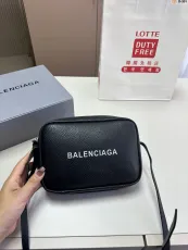 バレンシアガバッグ BALENCIAGA 2025新作 カメラバッグ
