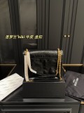 サンローランバッグ Yves Saint Laurent 2025新作 さまようバッグ