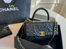 シャネルバッグ CHANEL 2025新作 刺繍ハンドバッグ