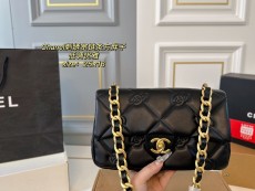 シャネルバッグ CHANEL 2025新作 チェーンバッグ