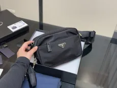 プラダバッグ PRADA 2025新作 カメラバッグ