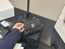 シャネルバッグ CHANEL 2025新作 ハンドバッグ