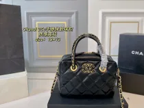 シャネルバッグ CHANEL 2025新作 チェーンハンドルショルダーバッグ