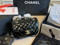 シャネルバッグ CHANEL 2025新作 チェーン付きパテントレザーバッグ