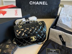 シャネルバッグ CHANEL 2025新作 チェーン付きパテントレザーバッグ