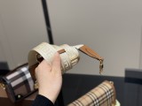 バーバリーバッグ BURBERRY 2025新作 キャンバスメッセンジャーバッグ