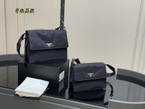プラダバッグ PRADA 2025新作 ナイロンメッセンジャーバッグ