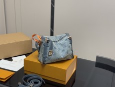 ルイヴィトンバッグ LOUIS VUITTON 2025新作 ソフトケースバッグ