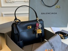 バレンシアガバッグ BALENCIAGA 2025新作 フラップクロスボディバッグ