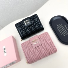 ミュウミュウ財布 Miu Miu 2025新作 財布 8357