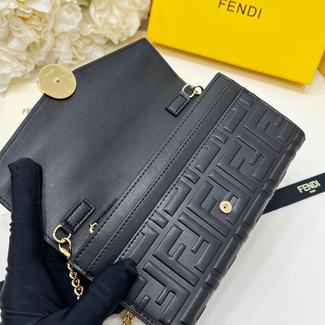 フェンディ財布 FENDI 2025新作 財布 2601