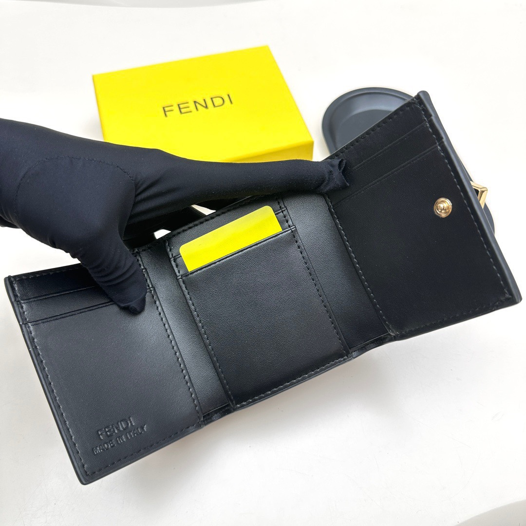 フェンディ財布 FENDI 2025新作 財布 8352