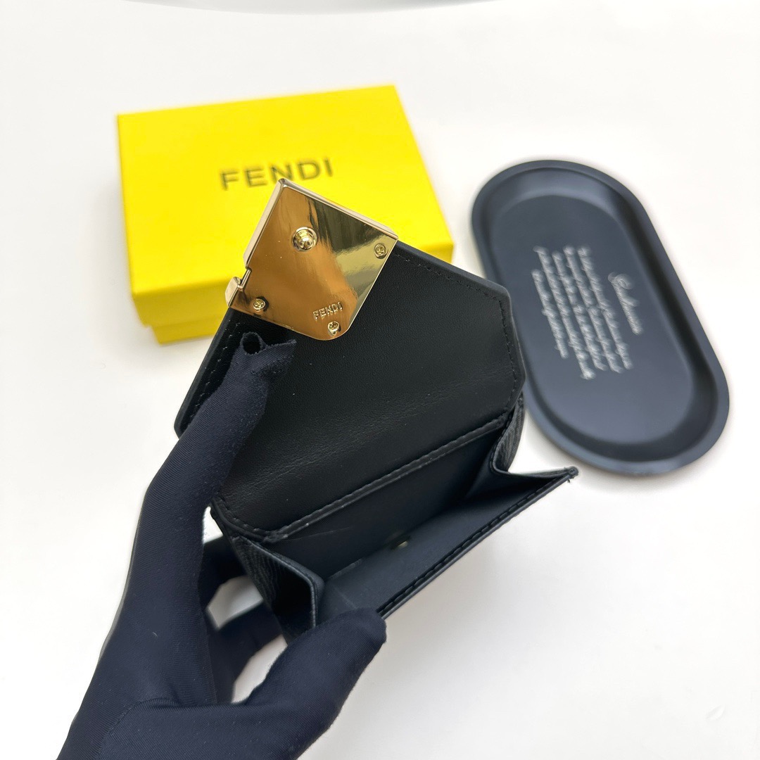 フェンディ財布 FENDI 2025新作 財布 8352