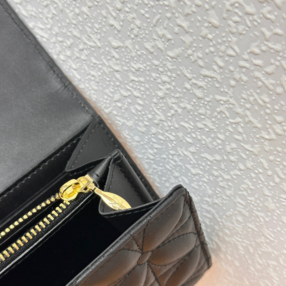 ルイヴィトン財布 LOUIS VUITTON 2025新作 財布