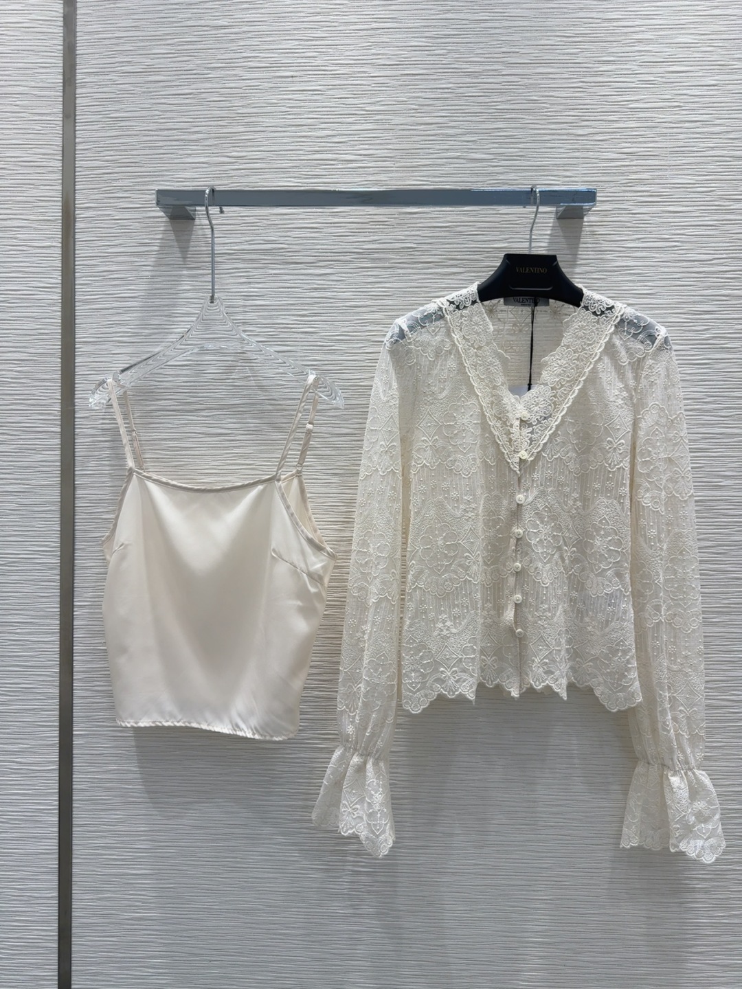 ヴァレンティノ服 VALENTINO 2025新作 レーストップ