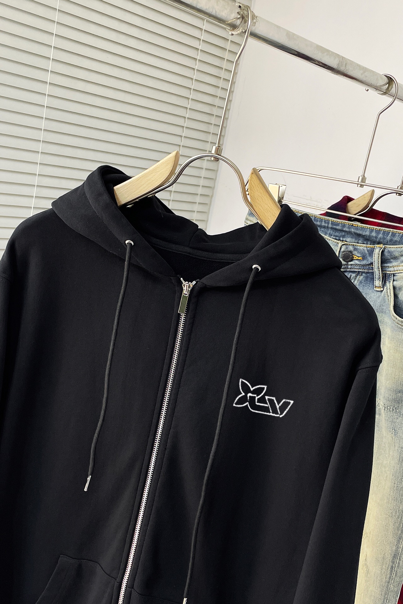 ルイヴィトン服 LOUIS VUITTON 2025新作 フード付きジャケット