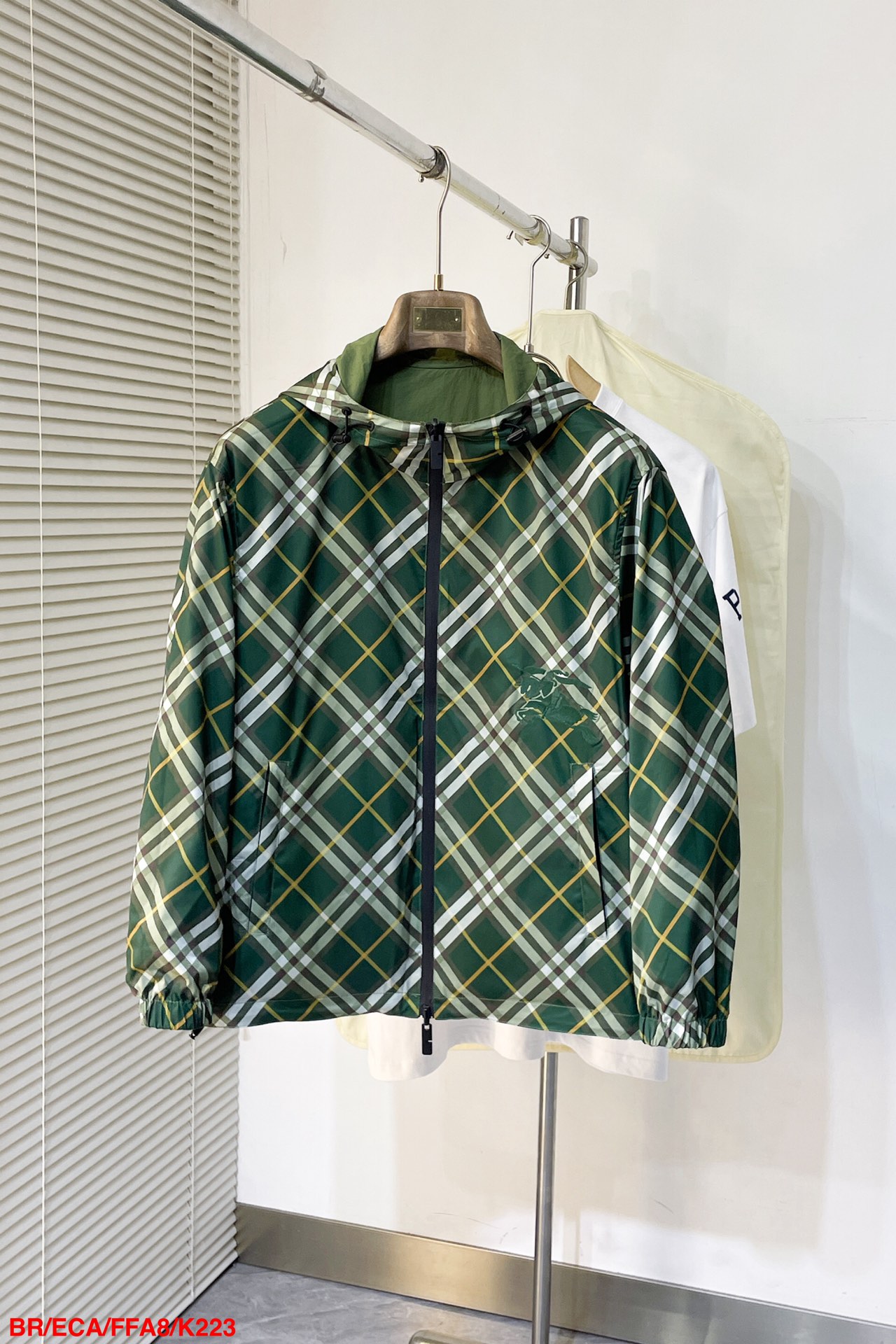 バーバリー服 BURBERRY 2025新作 フード付きジャケット