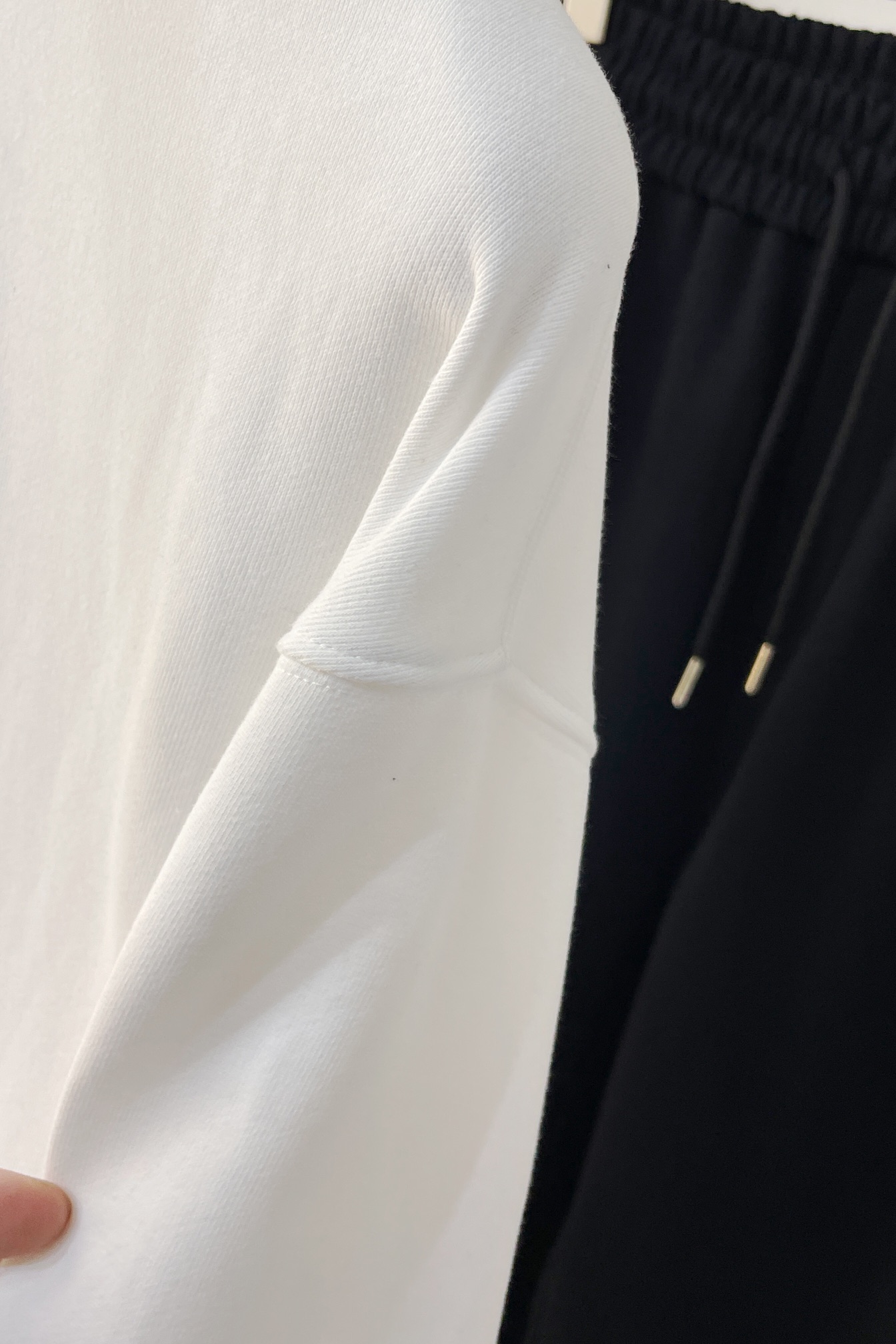 モンクレール服 MONCLER 2025新作 クルーネックスウェットシャツ
