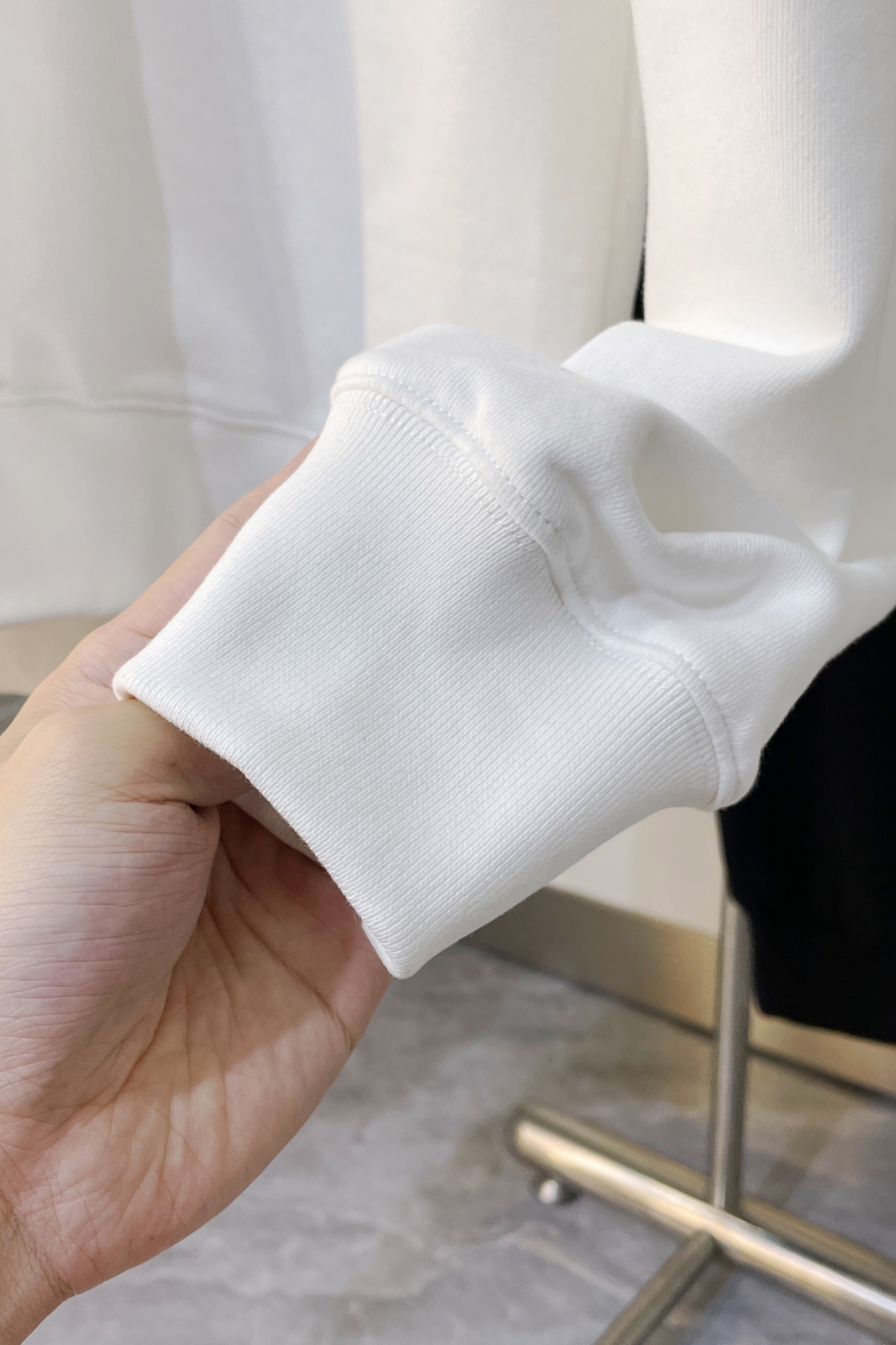 バレンシアガ服 BALENCIAGA 2025新作 クルーネックスウェットシャツ