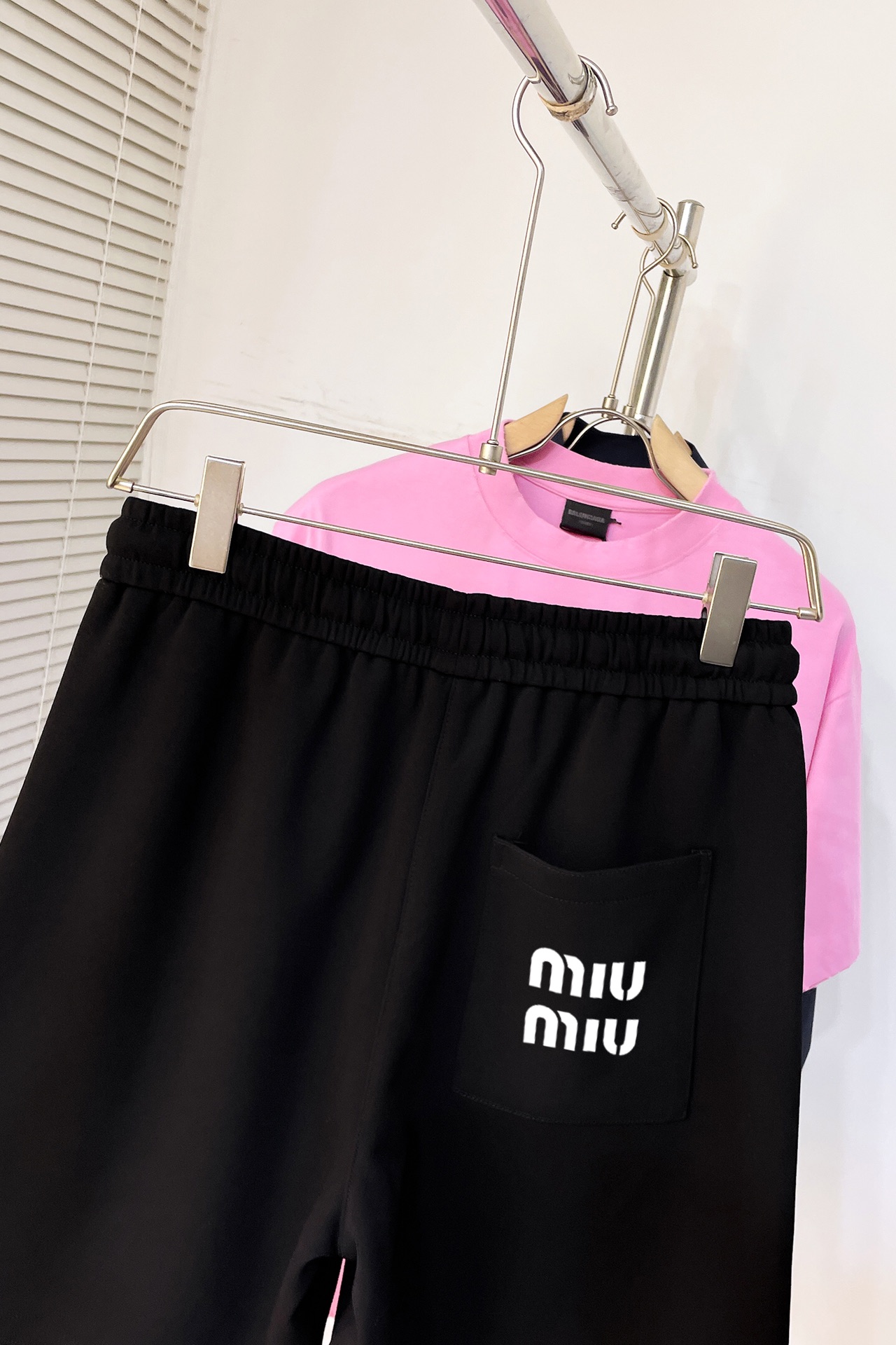 ミュウミュウ服 Miu Miu 2025新作 ショートパンツ