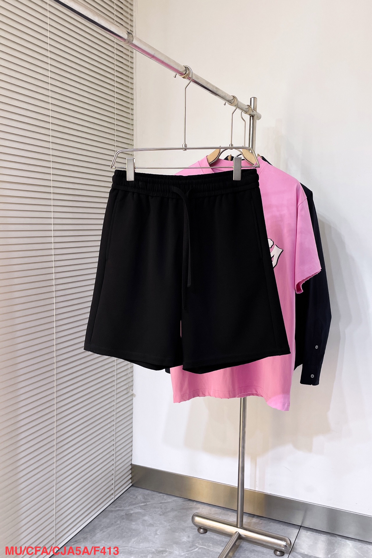 ミュウミュウ服 Miu Miu 2025新作 ショートパンツ