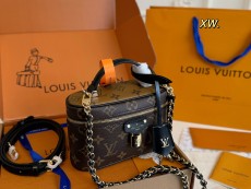 ルイヴィトンバッグ LOUIS VUITTON 2025新作 化粧ポーチ