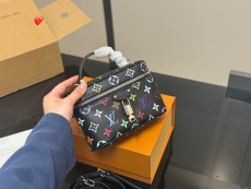 ルイヴィトンバッグ LOUIS VUITTON 2025新作 化粧ポーチ