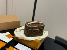 ルイヴィトンバッグ LOUIS VUITTON 2025新作 化粧ポーチ