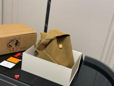 サンローランバッグ Yves Saint Laurent 2025新作 バケットバッグ