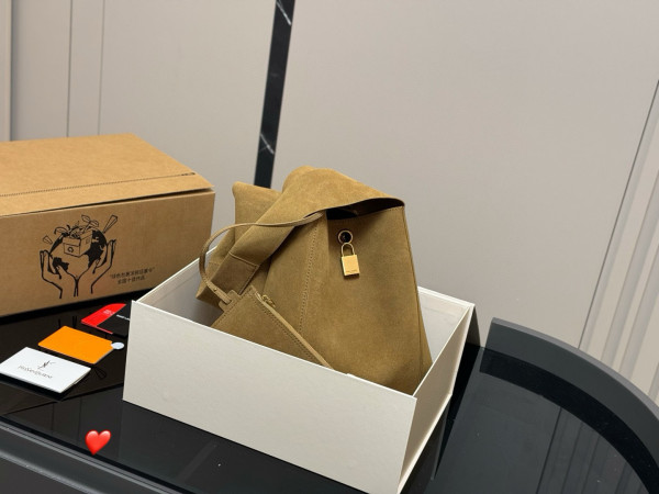 サンローランバッグ Yves Saint Laurent 2025新作 バケットバッグ