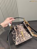 サンローランバッグ Yves Saint Laurent 2025新作 バケットバッグ
