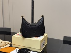 ルイヴィトンバッグ LOUIS VUITTON 2025新作 脇袋