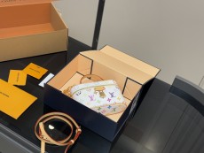ルイヴィトンバッグ LOUIS VUITTON 2025新作 化粧ポーチ