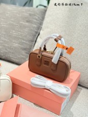 ミュウミュウバッグ Miu Miu 2025新作 ブリーフケース