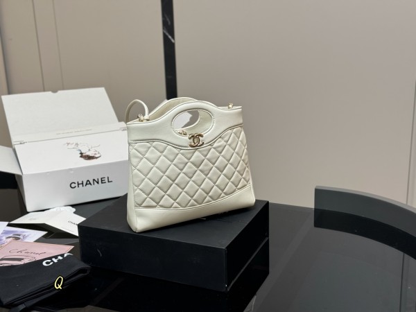 シャネルバッグ CHANEL 2025新作 ショルダーバッグ