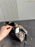 サンローランバッグ Yves Saint Laurent 2025新作 バケットバッグ