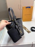 サンローランバッグ Yves Saint Laurent 2025新作 バケットバッグ