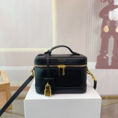セリーヌバッグ CELINE 2025新作 化粧ポーチ