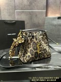 サンローランバッグ Yves Saint Laurent 2025新作 バケットバッグ