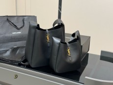 サンローランバッグ Yves Saint Laurent 2025新作 バケットバッグ