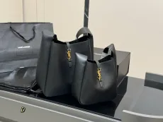 サンローランバッグ Yves Saint Laurent 2025新作 バケットバッグ