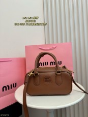 ミュウミュウバッグ Miu Miu 2025新作 ブリーフケース