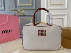 ミュウミュウバッグ Miu Miu 2025新作 ブリーフケース